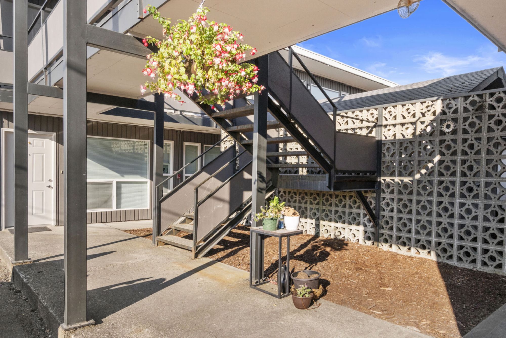 White Rock Fully Exterior Gallery Image 16